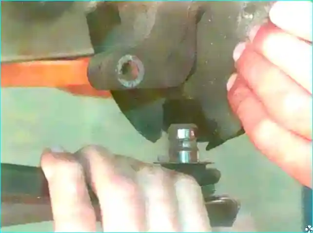 Renault Замена приводов передних колес Renault Logan