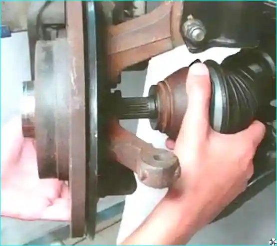 Renault Замена приводов передних колес Renault Logan