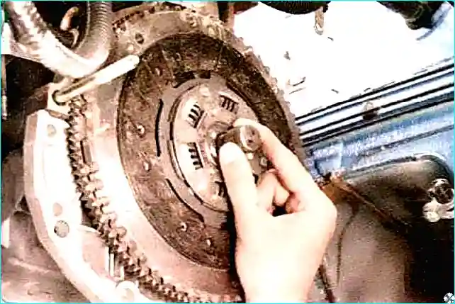 Renault Снятие и установка сцепления Renault Logan