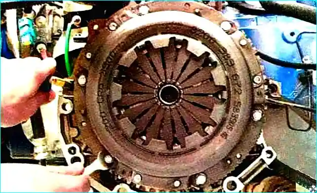 Renault Снятие и установка сцепления Renault Logan