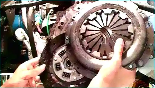 Renault Снятие и установка сцепления Renault Logan