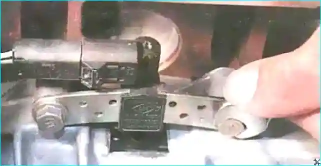 Renault Как снять и установить КПП на Renault Logan