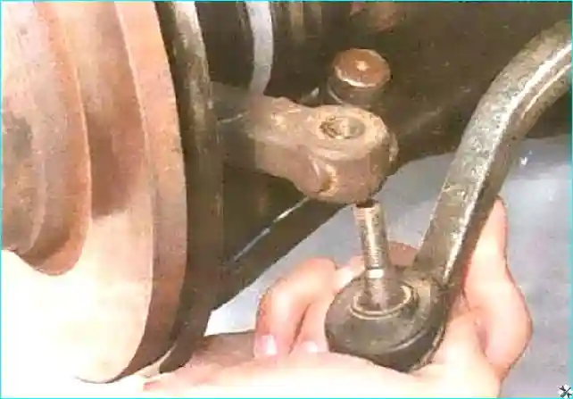 Renault Снятие и установка поворотного кулака Renault Logan