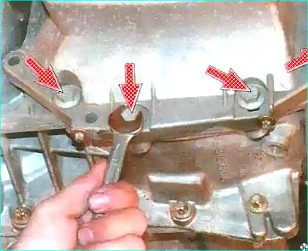 Renault Как снять и установить КПП на Renault Logan