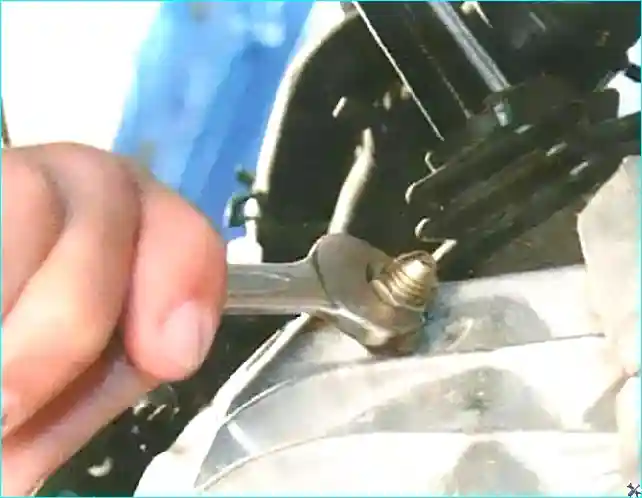 Renault Как снять и установить КПП на Renault Logan