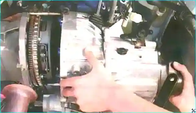 Renault Как снять и установить КПП на Renault Logan