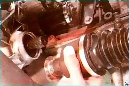 Renault Замена сальников коробки передач Renault Logan