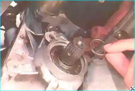 Renault Замена сальников коробки передач Renault Logan