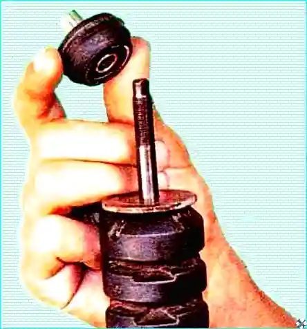 Renault Замена амортизатора задней подвески Renault Logan