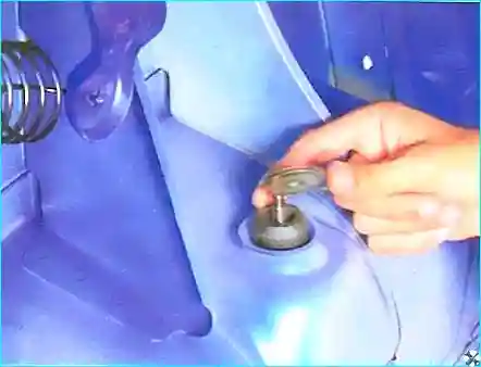 Renault Замена амортизатора задней подвески Renault Logan