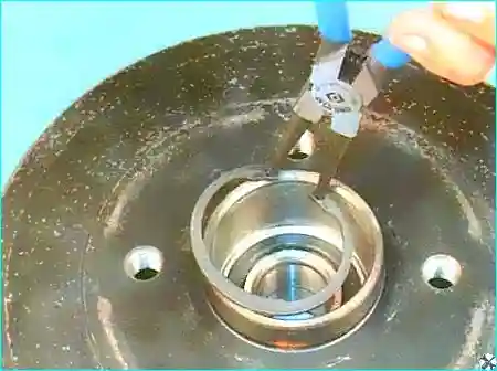 Renault Замена подшипника задней ступицы Renault Logan