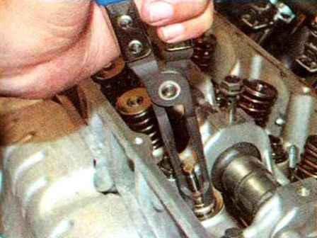 Replacing valve stem seals for Renault Sandero