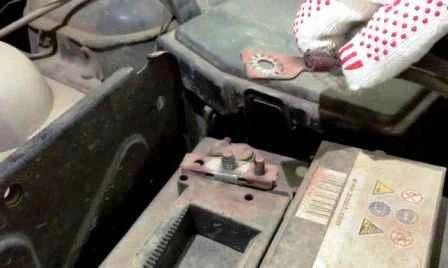 Replacing the Renault Sandero engine sump gasket