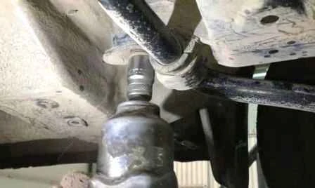 Replacing the Renault Sandero engine sump gasket