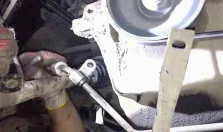 Replacing the Renault Sandero engine sump gasket