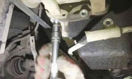 Replacing the Renault Sandero engine sump gasket