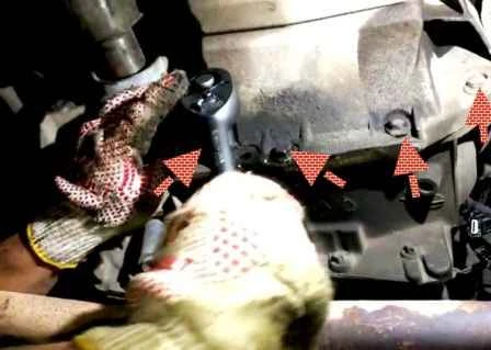 Replacing the Renault Sandero engine sump gasket