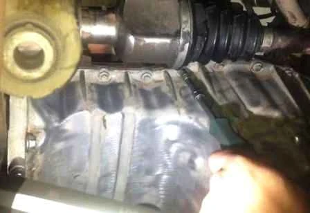 Replacing the Renault Sandero engine sump gasket