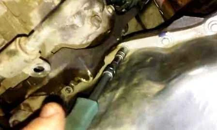 Replacing the Renault Sandero engine sump gasket