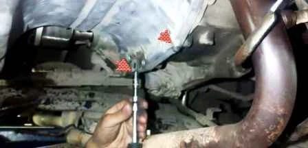 Replacing the Renault Sandero engine sump gasket