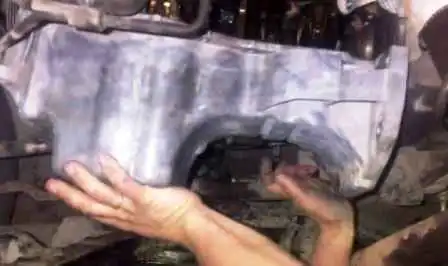 Replacing the Renault Sandero engine sump gasket