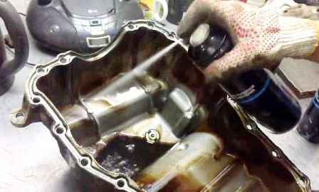 Replacing the Renault Sandero engine sump gasket