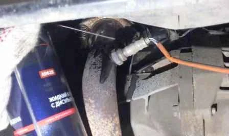Replacing the Renault Sandero engine sump gasket