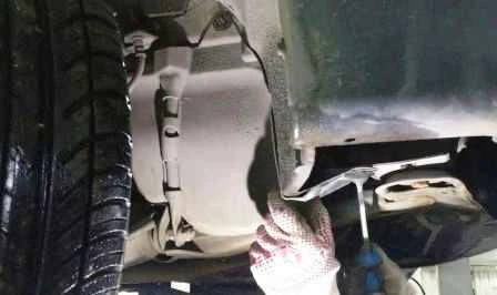 Replacing the Renault Sandero engine sump gasket