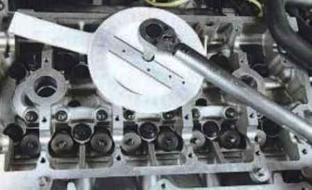 Зняття та встановлення головки блоку циліндрів автомобіля Рено Сандеро
