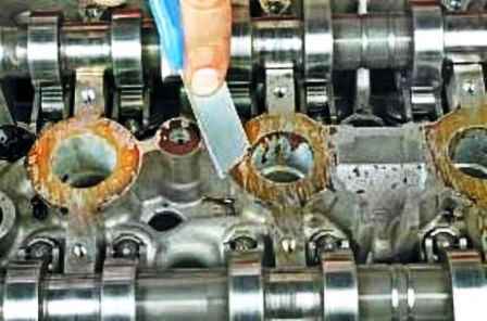 Replacing the Renault Sandero cylinder head cover gasket