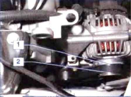Comprobación y sustitución de la correa de transmisión del accesorio Renault Sandero