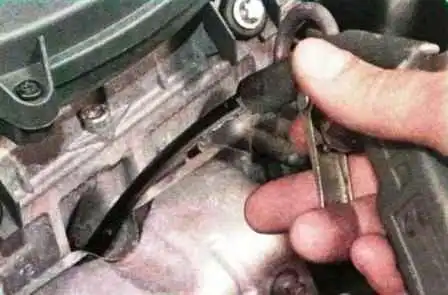 Замена элементов системы зажигания автомобиля Рено Сандеро