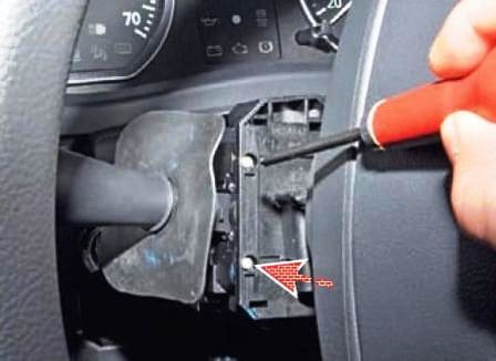 Removing and checking Renault Sandero steering column switches