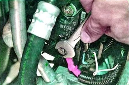 Removal and repair of Renault Sandero generator