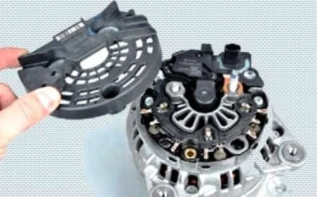 Removal and repair of Renault Sandero generator