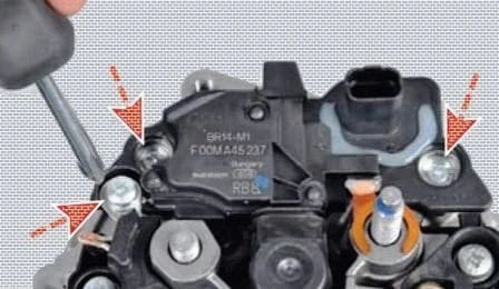 Removal and repair of Renault Sandero generator