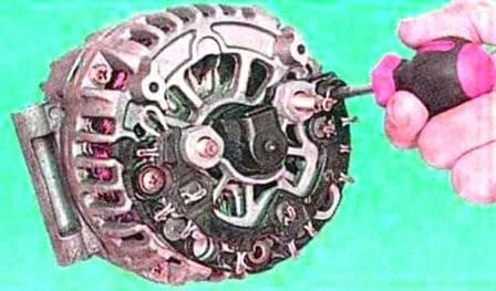 Removal and repair of Renault Sandero generator