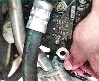 Removal and repair of Renault Sandero generator