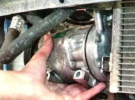 Removal and repair of Renault Sandero generator