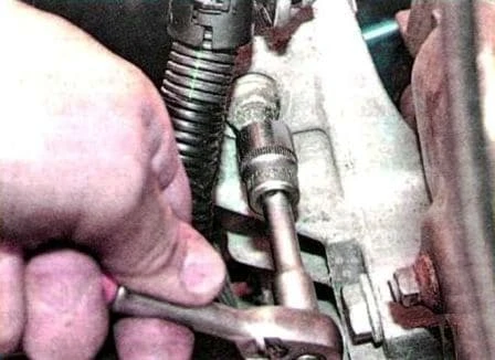 Removal and repair of Renault Sandero generator