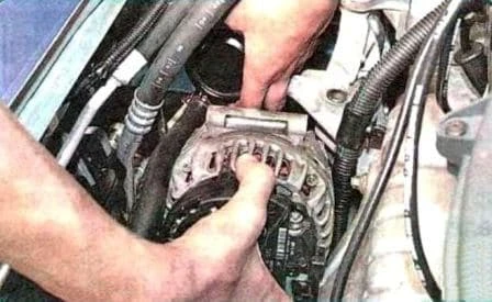 Removal and repair of Renault Sandero generator