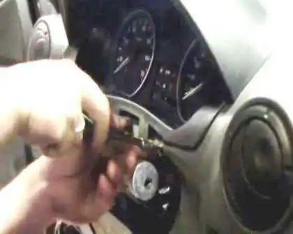 Cómo quitar e instalar el grupo de instrumentos de Renault Sandero