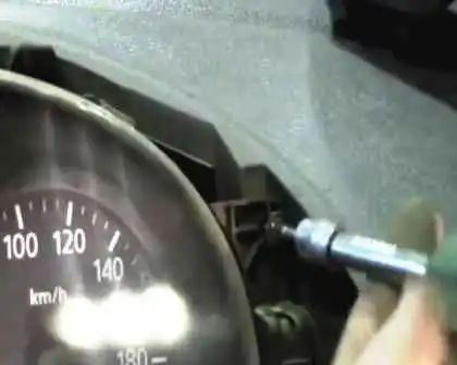 Cómo quitar e instalar el grupo de instrumentos de Renault Sandero