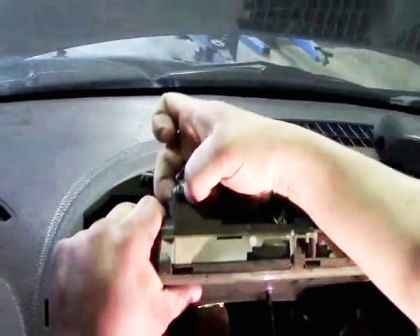 How to remove and install Renault Sandero instrument cluster