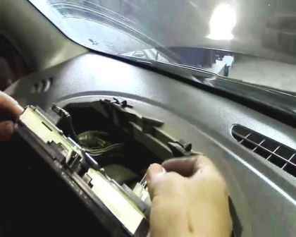 How to remove and install Renault Sandero instrument cluster