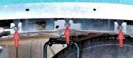 Extracción de guardabarros y parachoques de un Renault Sandero