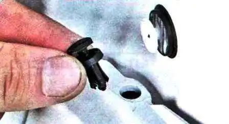 Extracción de guardabarros y parachoques de un Renault Sandero