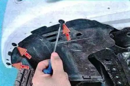 Extracción de guardabarros y parachoques de un Renault Sandero