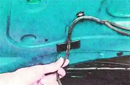 Renault Sandero алдыңғы шыны тазалағышын жөндеу