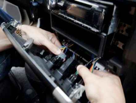 How to remove Renault Sandero dashboard
